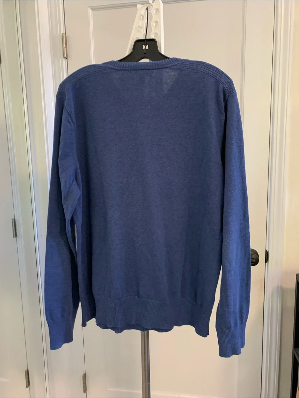 Banana Republic Men's V-Neck Sweater in Navy Blue